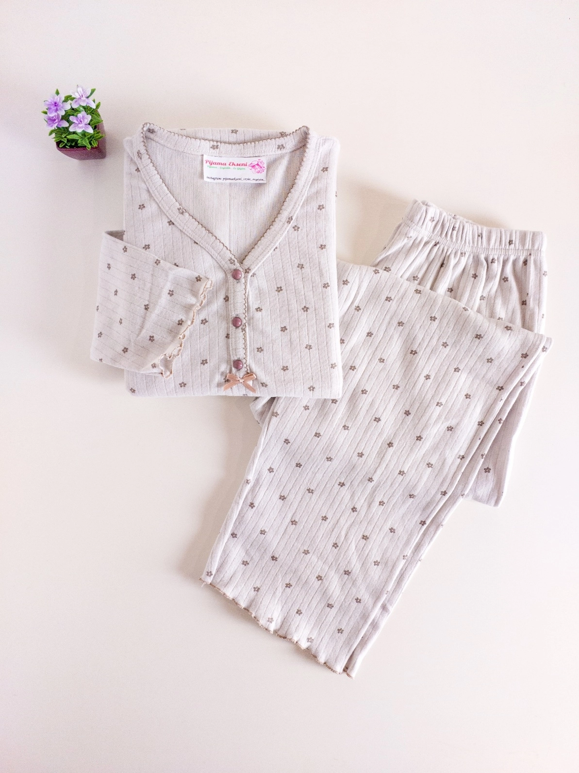 Kışlık Yumuşak Raporlu İnterlok Çiçek Desenli Büyük Beden Kadın Pijama Takımı - 2953