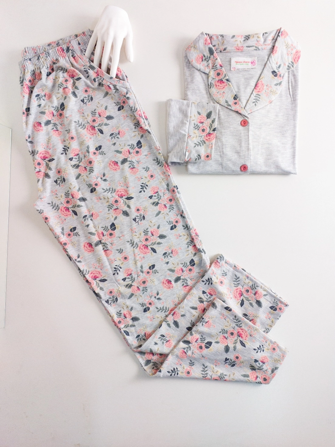 Çiçek Desen Yumuşak Boydan Düğmeli Uzun Kollu Kadın Pijama Takımı - 2873