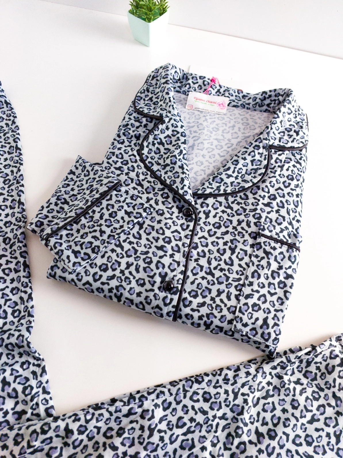 FULL LİKRALI YUMUŞAK DOKU Leopar Desen Uzun Kollu Bayan Pijama Takımı - 50504