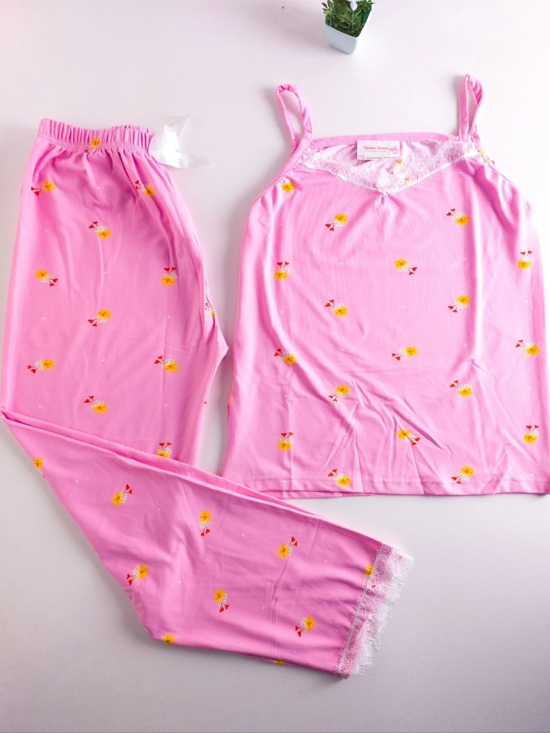 Yumuşacık Likralı Alt Uzun - Üst Pijaması İp Askılı  Kadın Pijama Takımı - 13919