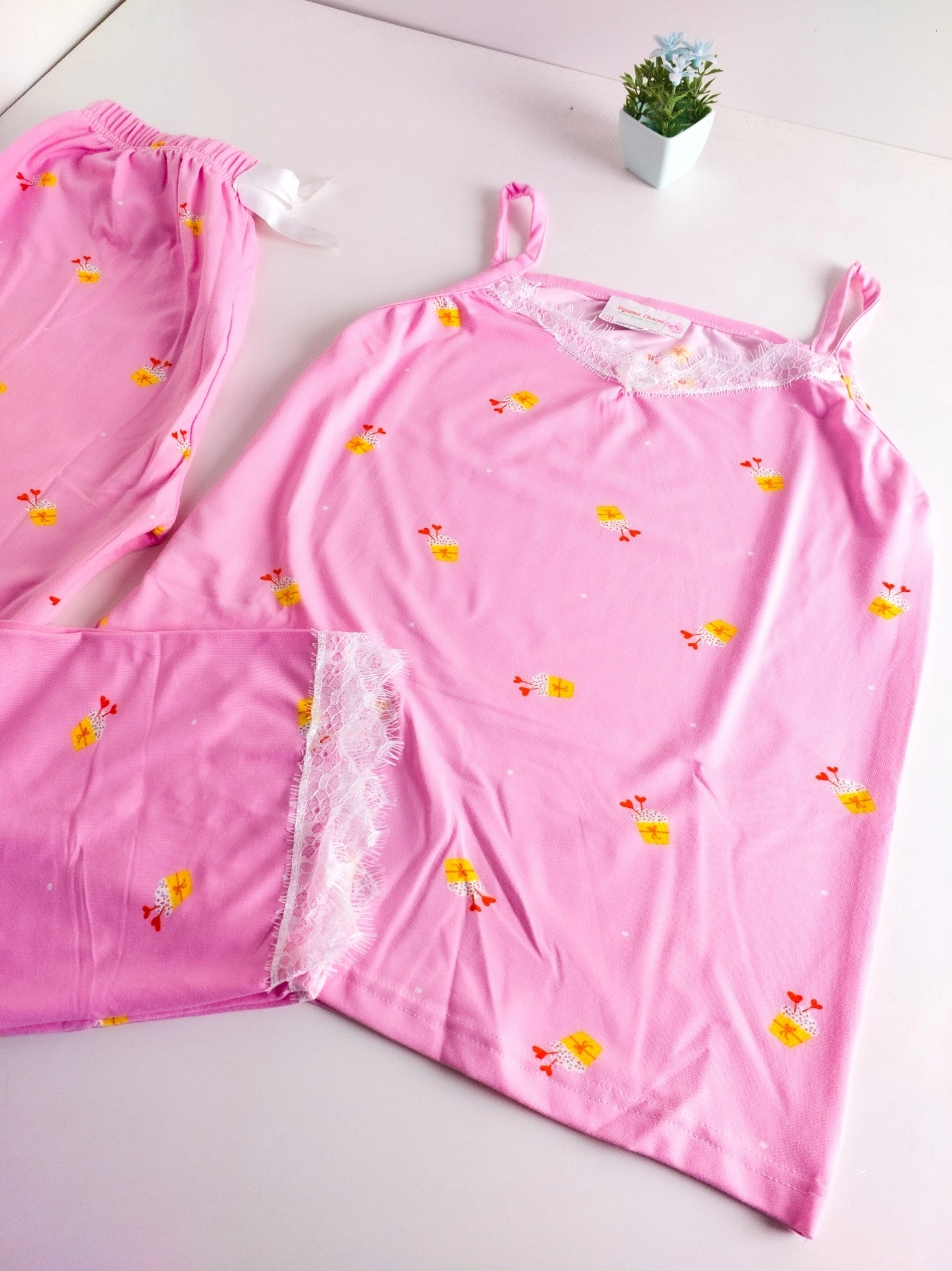 Yumuşacık Likralı Alt Uzun - Üst Pijaması İp Askılı  Kadın Pijama Takımı - 13919