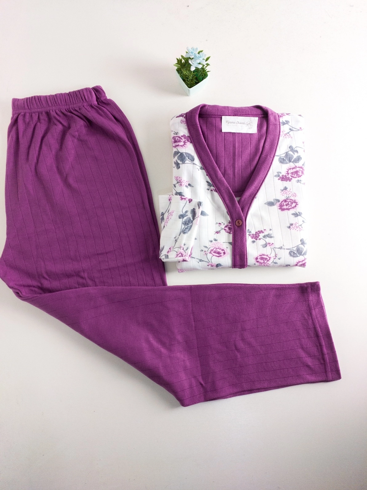 LİKRALI YUMUŞAK DOKU Kışlık Boydan Düğmeli  UZUN Kollu Çiçek Desen Kadın Pijama Takımı -253