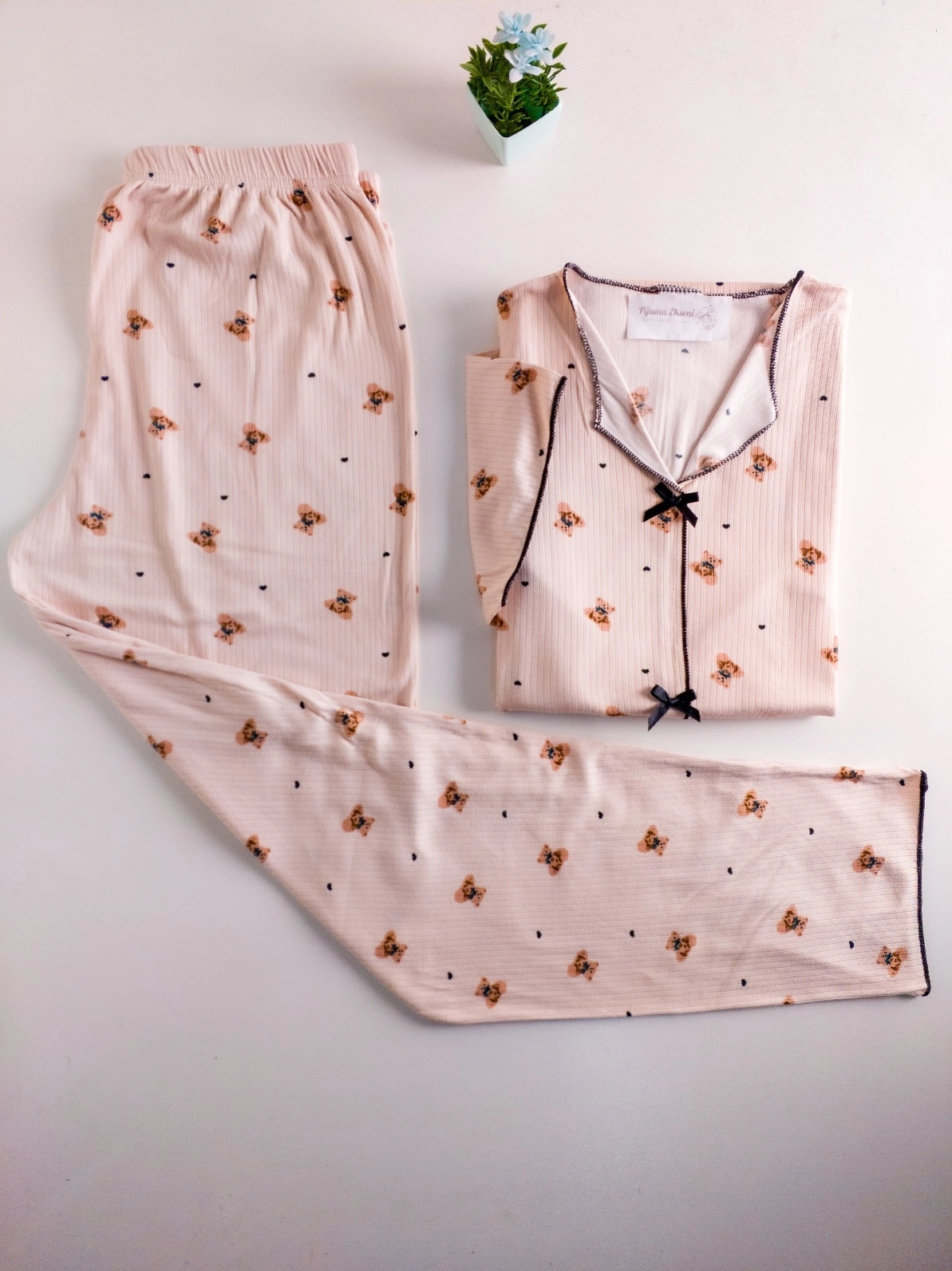 A Kalite YUMUŞAK DOKU Likralı  AYICIK Desen Kısa Kollu Bayan Pijama Takımı - MN014