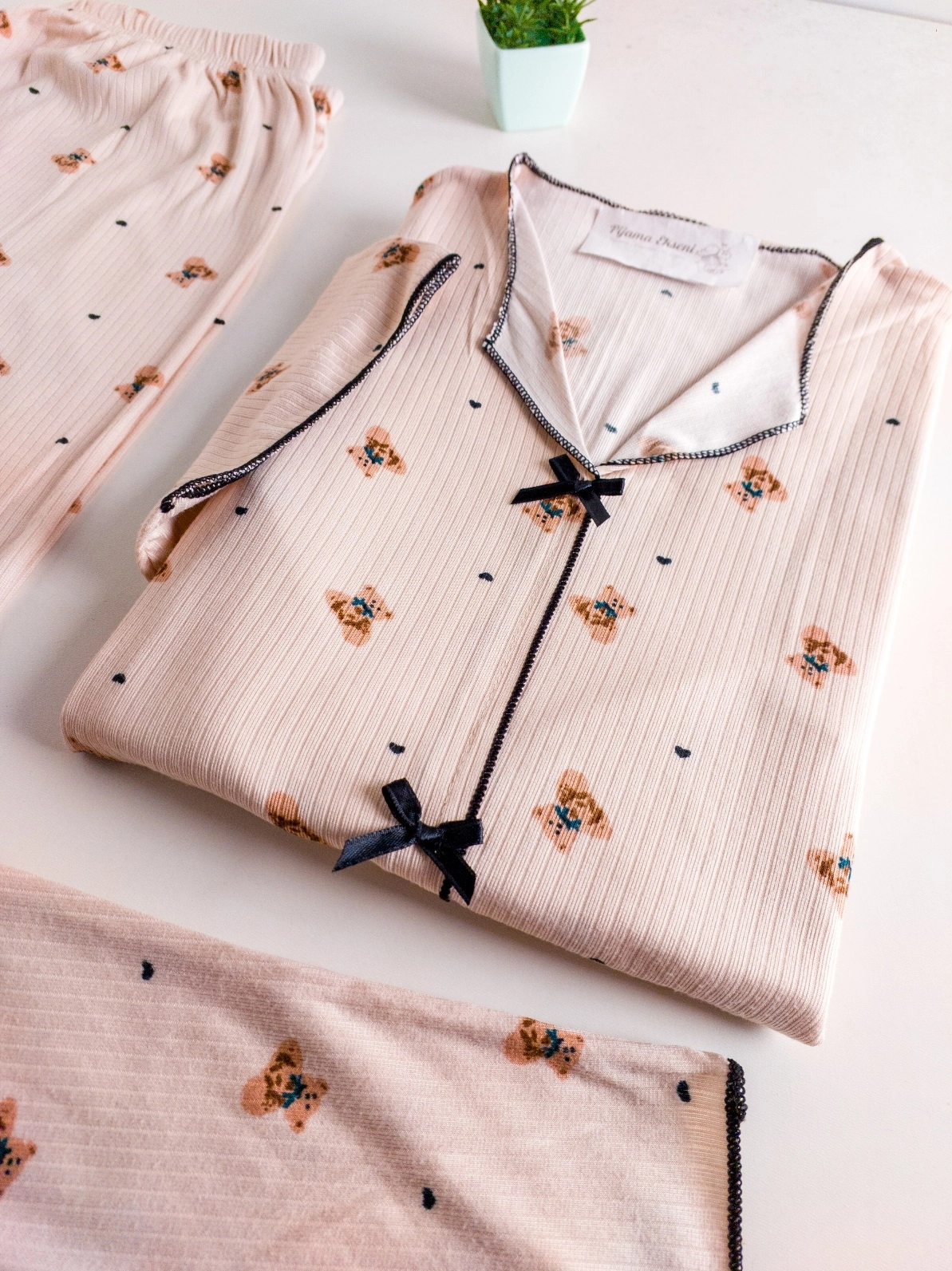 A Kalite YUMUŞAK DOKU Likralı  AYICIK Desen Kısa Kollu Bayan Pijama Takımı - MN014