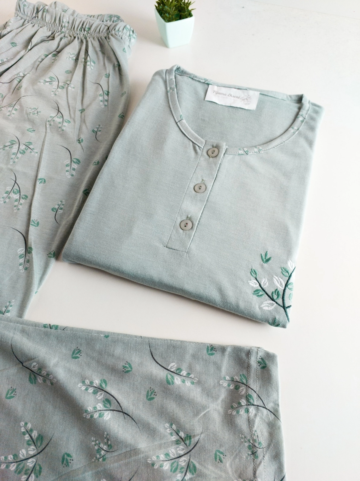 Büyük Beden Düğmeli KISA Kollu Çiçek Desen Kadın Pijama 50182