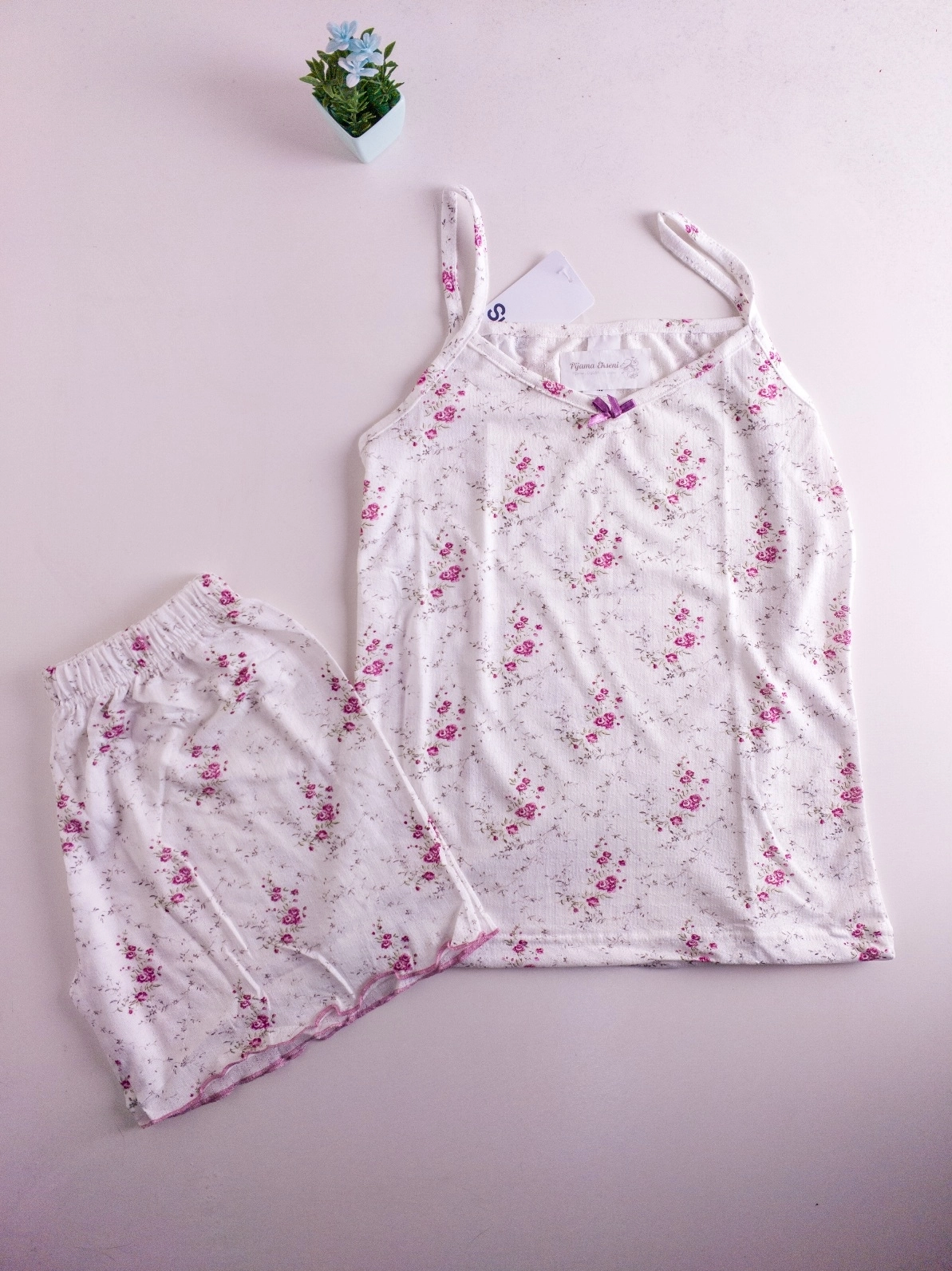 Süper Yumuşak Şortlu İp Askılı Kadın Pijama Takımı - 6050
