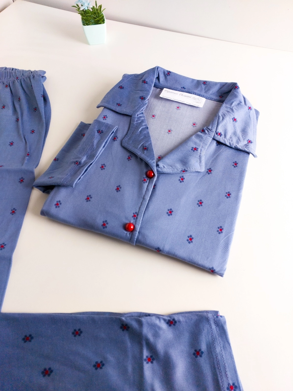 FULL LİKRALI YUMUŞAK DOKULU Boydan Düğmeli Uzun Kol Kadın Pijama Takımı - 1435