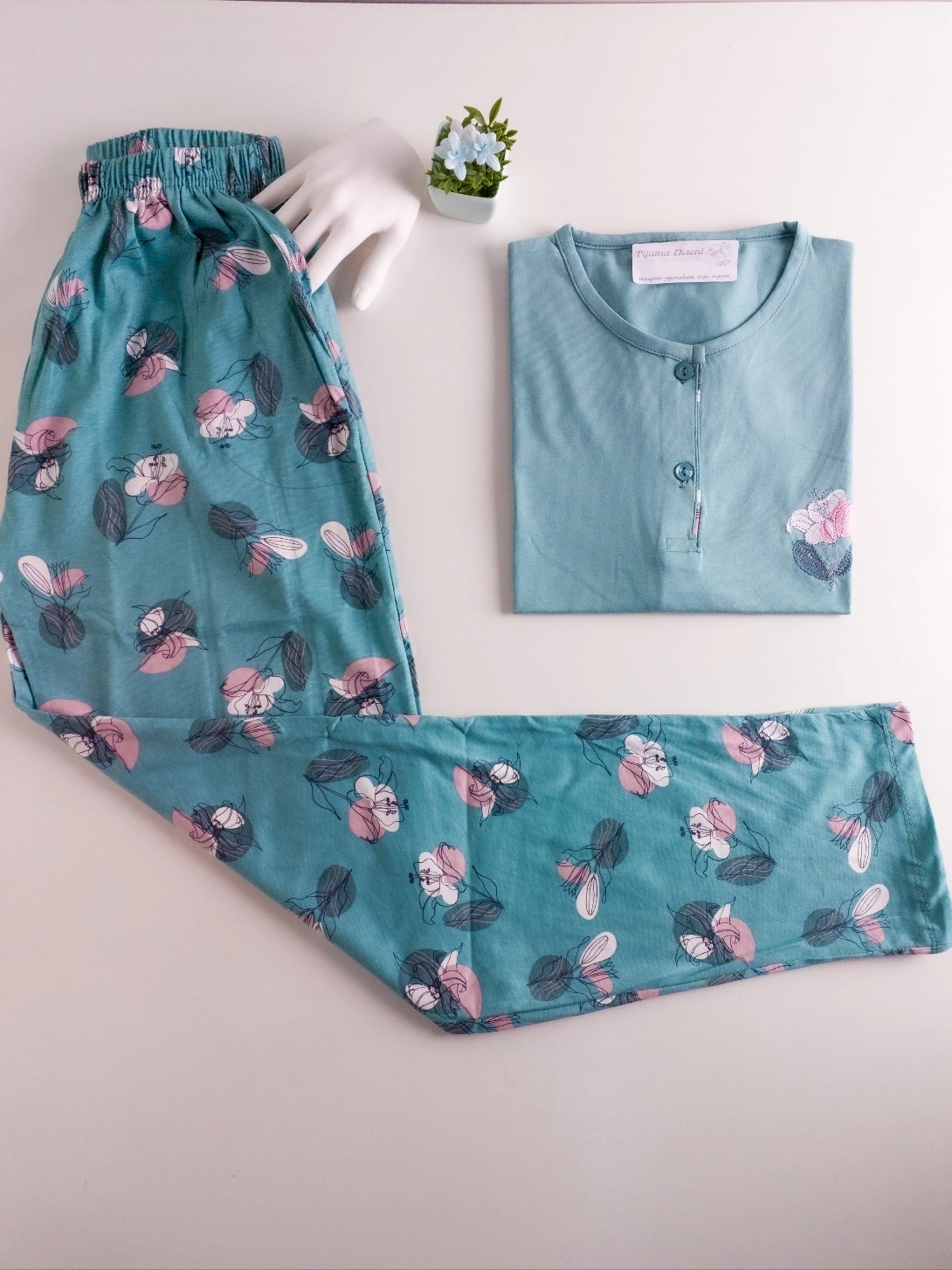 %100 Pamuk Likralı Kısa Kollu Bayan Pijama Takımı - 5693