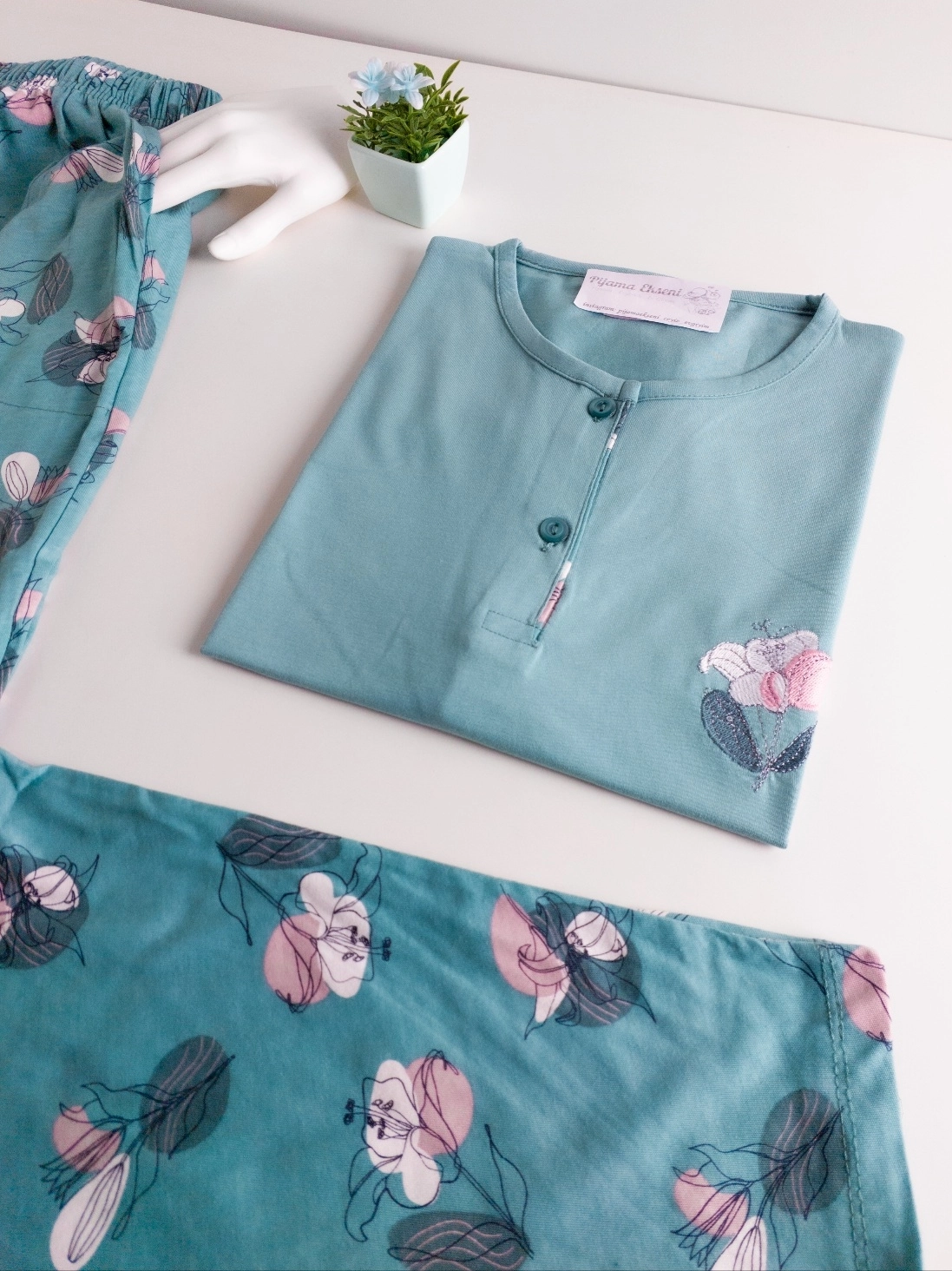 %100 Pamuk Likralı Kısa Kollu Bayan Pijama Takımı - 5693
