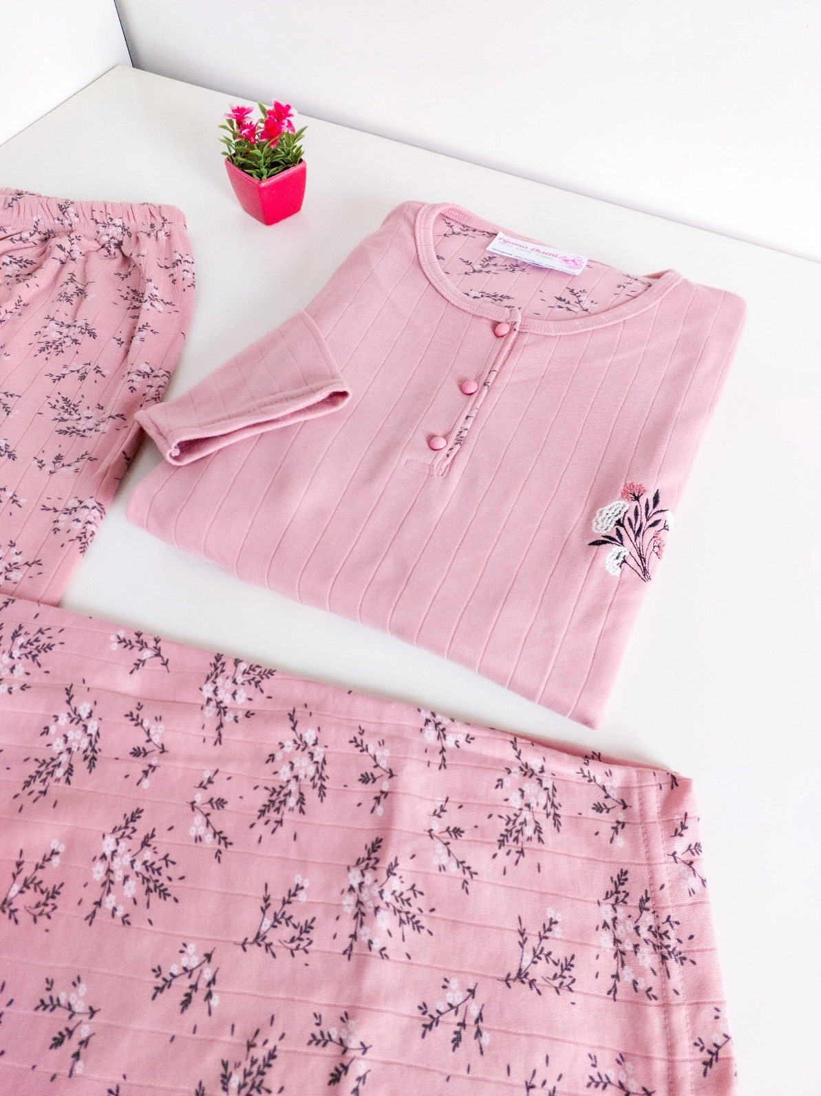 YUMUŞACIK Kışlık Şardonlu Yumuşak Raporlu İnterlok Leopar Desenli Nakışlı  Büyük Beden Kadın Pijama Takımı - 2721