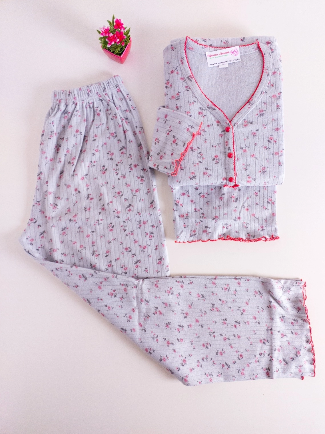 Kışlık Yumuşacık Esnek Raporlu İnterlok Çiçek Desenli Kadın Pijama Takımı - 2625
