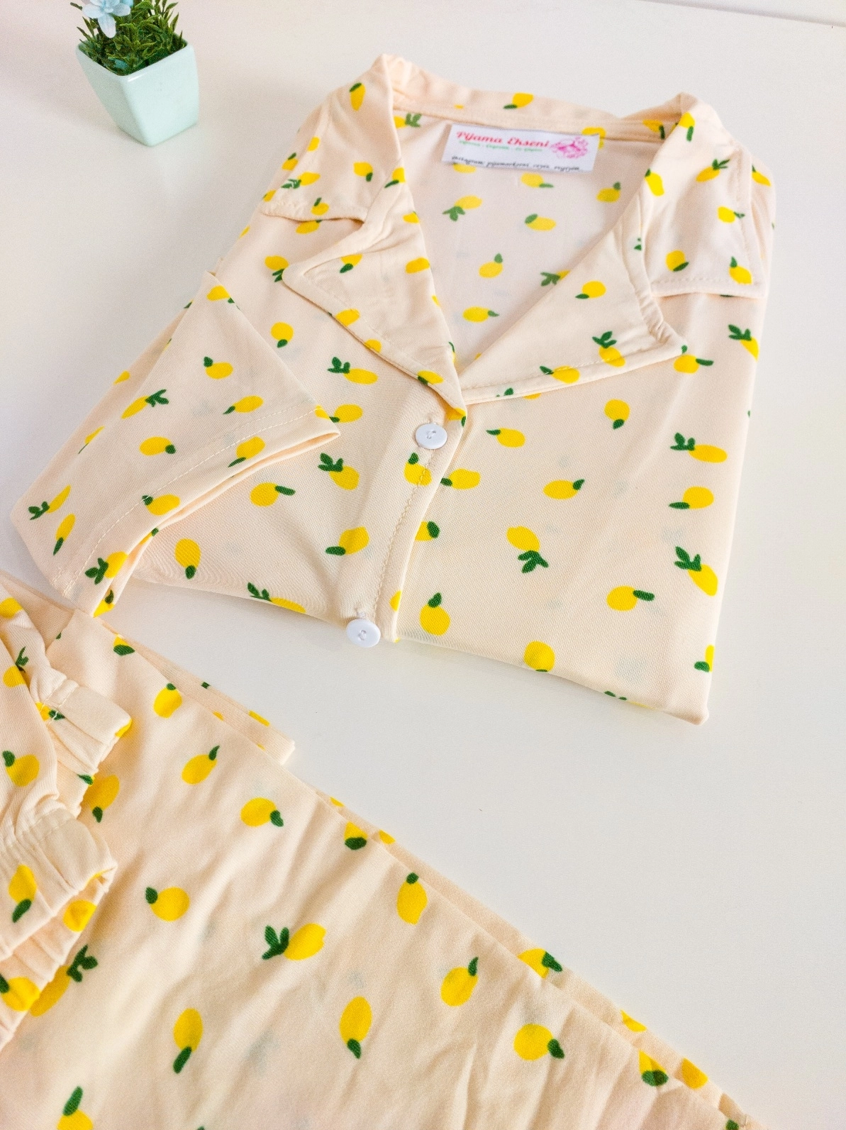 FULL LİKRALI A KALİTE YUMUŞAK Uzun Kollu Limon Desen Kadın Pijama Takımı - 13502