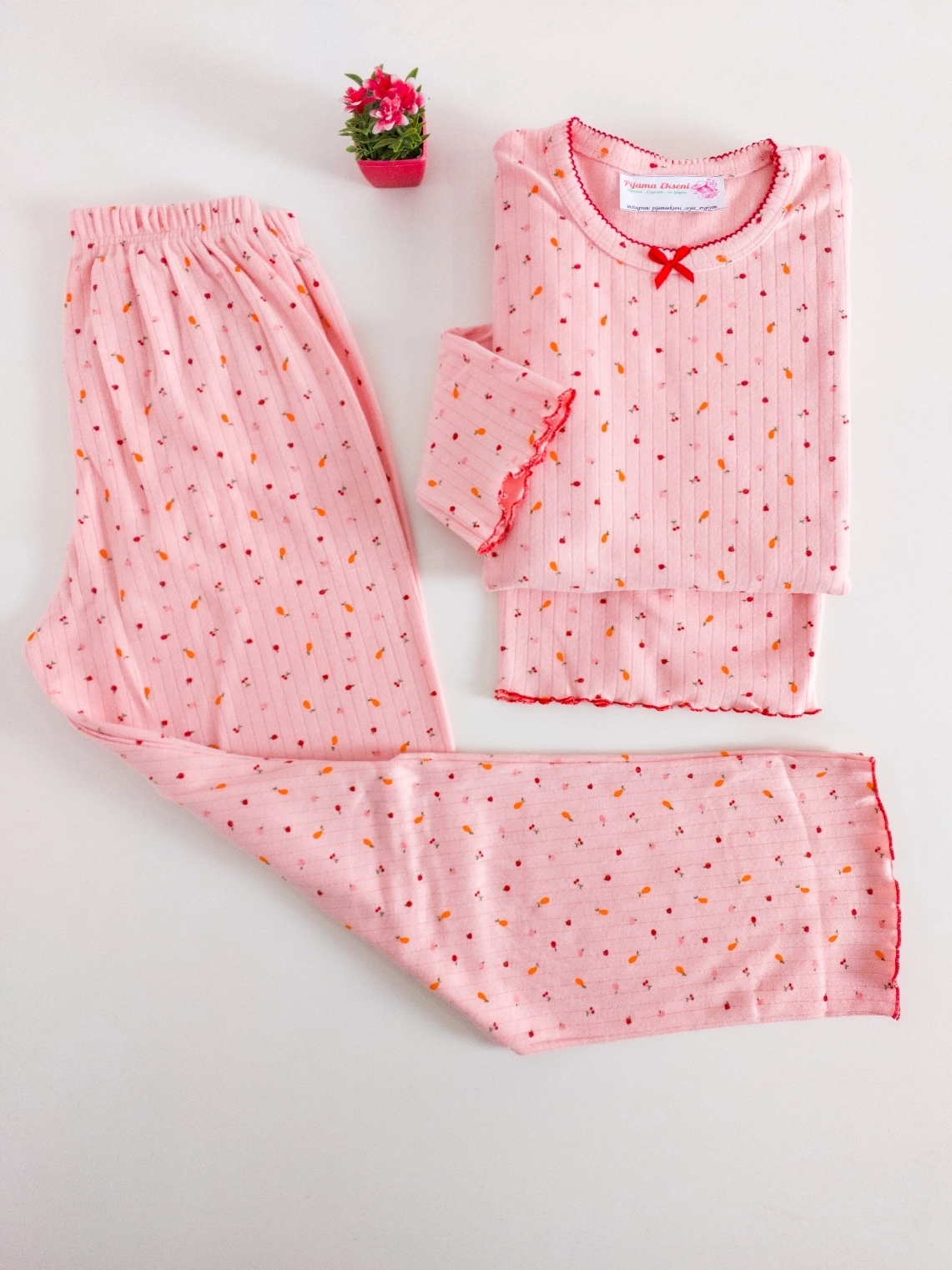 Kışlık Yumuşacık Raporlu Şardonlu İnterlok Çiçek Desenli Kadın Pijama Takımı - 2618