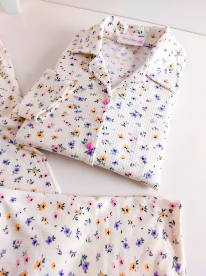 Esnek Çiçek Desen Bayan Pijama Takımı 