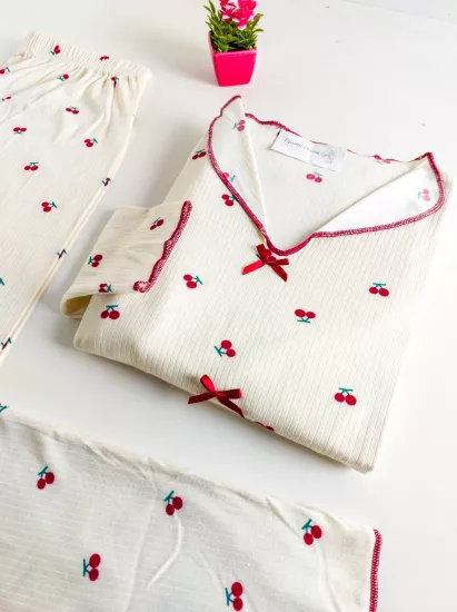 Esnek KİRAZ Desen Bayan Pijama Takımı 