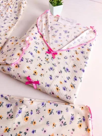 Esnek Çiçek Desen Bayan Pijama Takımı 