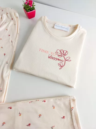 Likralı  Çiçek Desen Bayan Pijama Takımı 