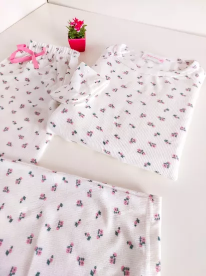 Çiçek Desen Bayan Pijama Takımı 