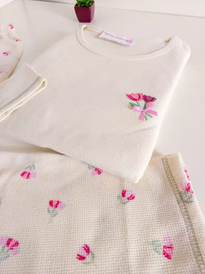 Çiçek Desen Bayan Pijama Takımı 